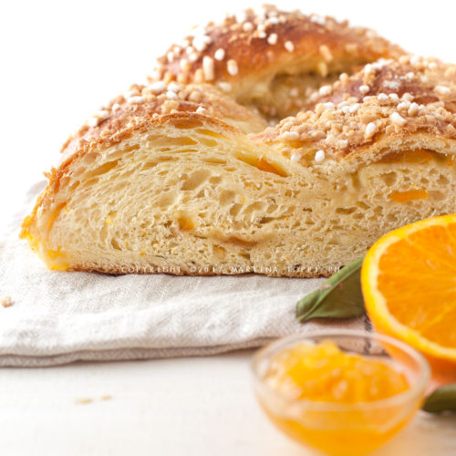 pan brioche all'arancia a forma di treccia
